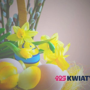 Kwiaty w koszu – pomysł na wielkanocne święcenie?