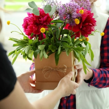 Kurier kwiatowy – najlepsza opcja, by otrzymać świeże bukiety na czas!