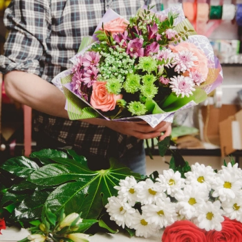Dlaczego warto wybrać przesyłki kwiatowe?