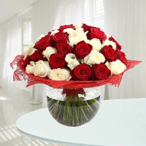 Bukiet Białych i Czerwonych Róż