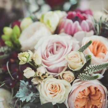 Sierpniowe kwiaty, czyli co króluje w bukietach w środku gorącego lata?