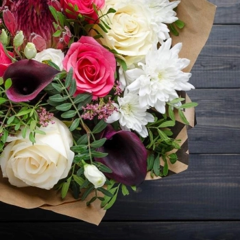 Brakuje Ci pomysłu na imieninowy prezent? Postaw na kwiaciarnię internetową!