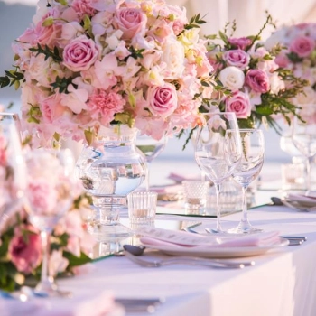 Kwiaty na wesele – najpopularniejsze kwiaty w bukietach i do ozdoby sali weselnej