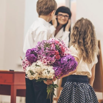 Jakie kwiaty kupić dla nauczyciela? Podpowiadamy!