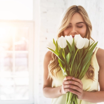 Sprawdź, dlaczego kwiaty to zawsze dobry prezent urodzinowy dla ważnej dla Ciebie kobiety!
