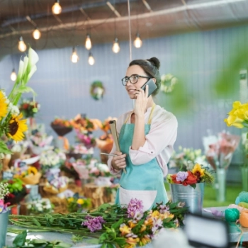 Kwiaty online i na telefon? Teraz to możliwe – poznaj zalety usług od 123kwiaty.pl!