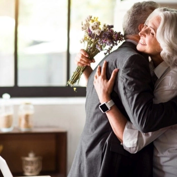 Poszukujesz inspiracji na prezent z okazji rocznicy ślubu rodziców? Podpowiadamy!