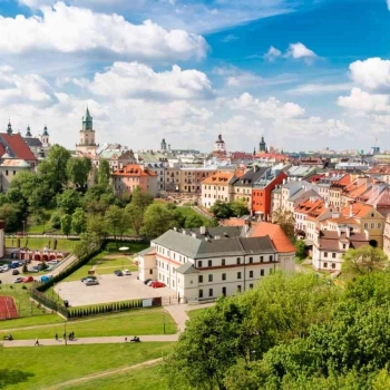 Chcesz obdarować swoją wybrankę kwiatami na terenie Lublina? Skorzystaj z kwiaciarni online!