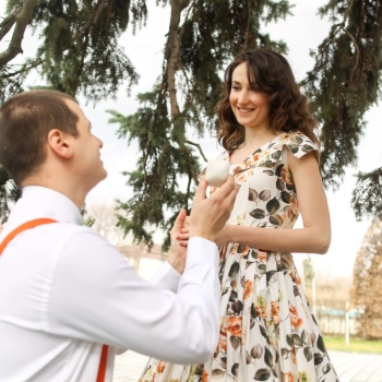 Planujesz zaręczyny? Sprawdź, jakie kwiaty podarować wybrance