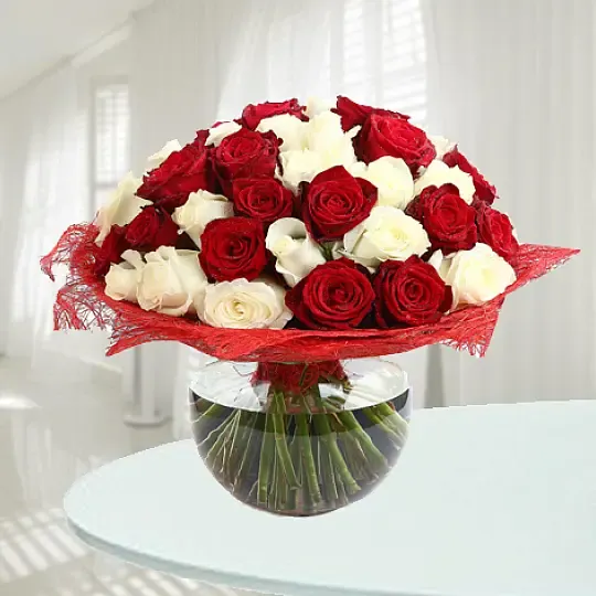 Bukiet Białych i Czerwonych Róż