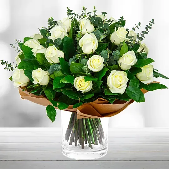 Produkt 25 Białych Róż z Przybraniem Zdjęcie