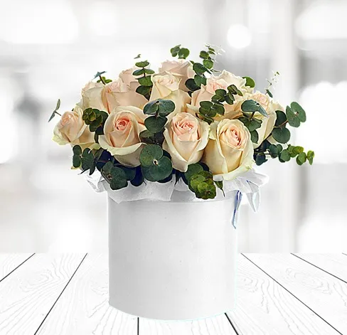 Produkt Flowerbox Białe Róże z Przybraniem Zdjęcie