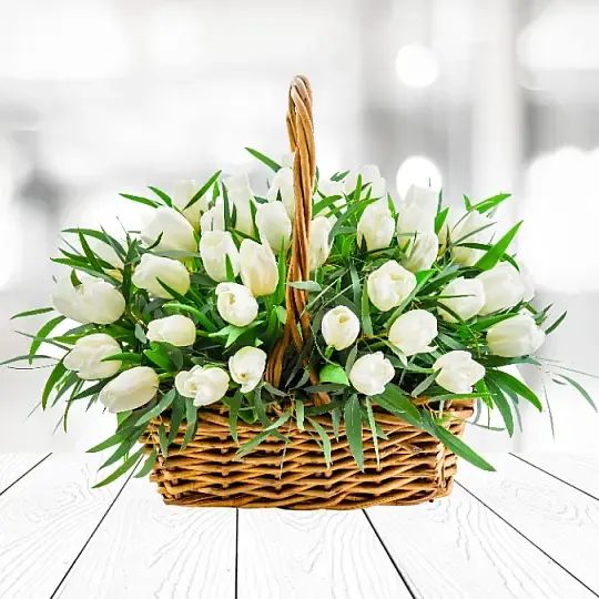 Produkt Kosz 35 Białych Tulipanów Zdjęcie