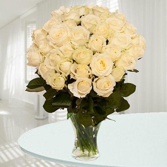 35 białych róż
